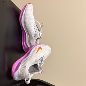 Nike Women's White and Orange Athletic Shoes